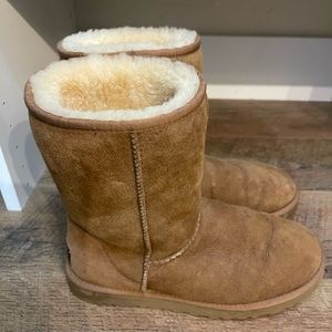 UGG classic short boot. Chestnut color. Womens size 9.